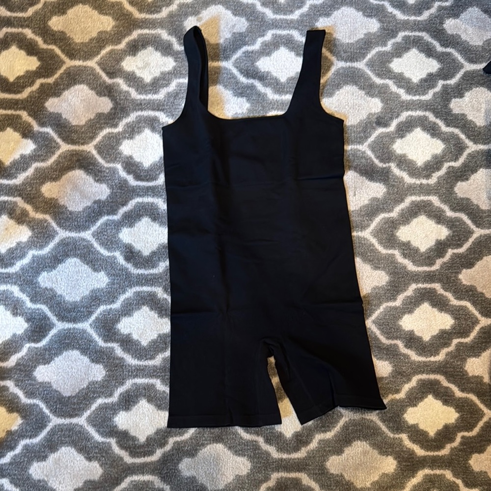 Amazon Black Sleeveless Jumpsuit